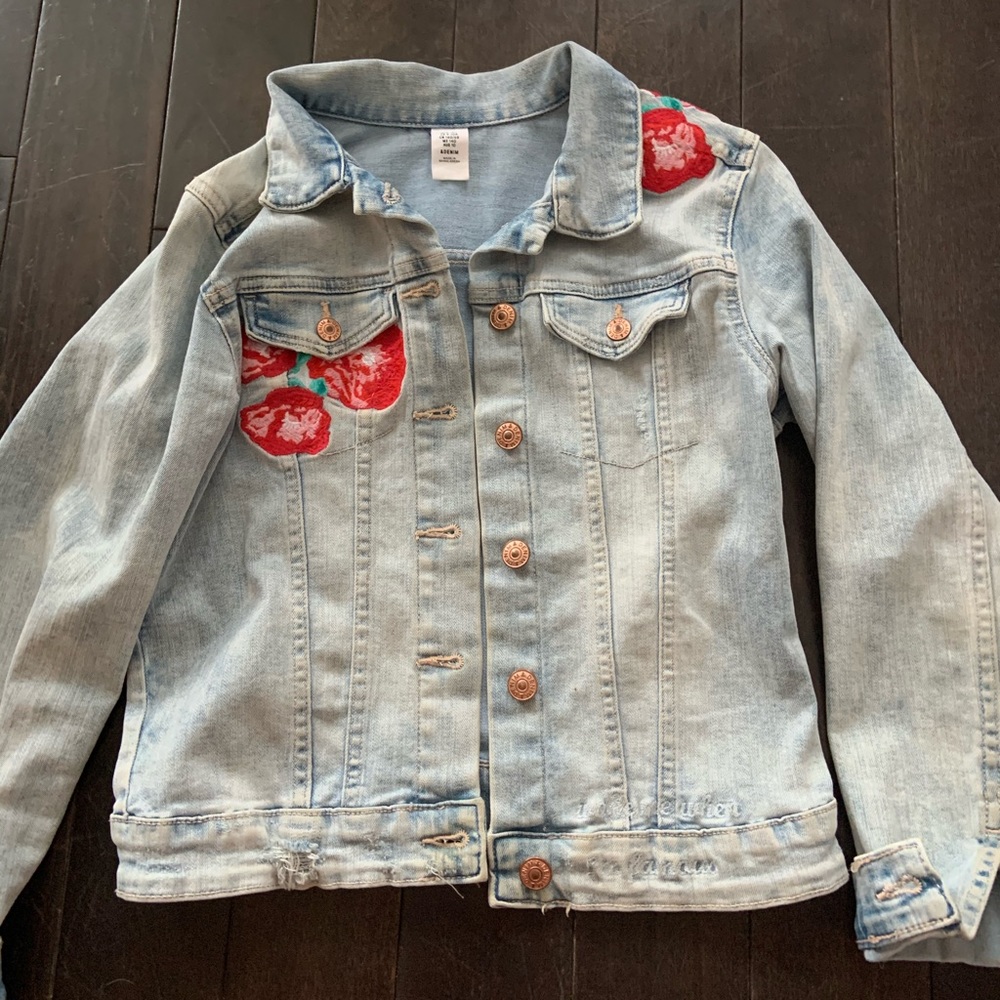 Pretty jean jacket with flowers